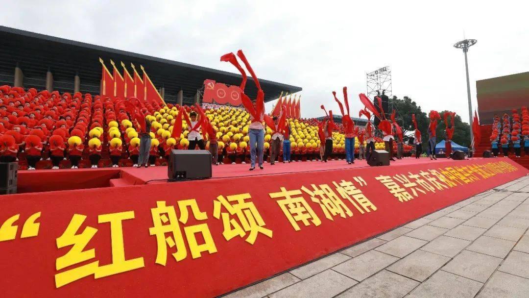 穷亲戚来投和珅，和中堂让他们帮忙晒银子，不料15天后全部走光